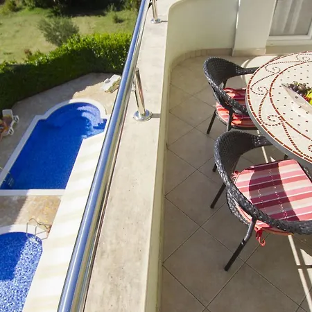Paradise Daire *